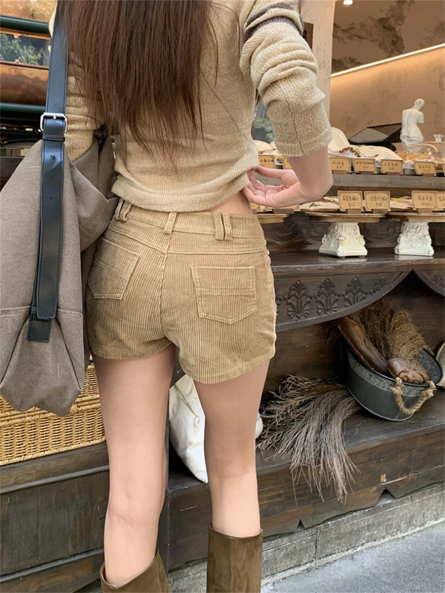 شورت نسائي كاجوال من القطيفة المضلعة باللون الكاكي الأمريكي بمقاسات كبيرة، بخصر منخفض وساق مستقيمة، تصميم A-Line ملفوف، شورت ...