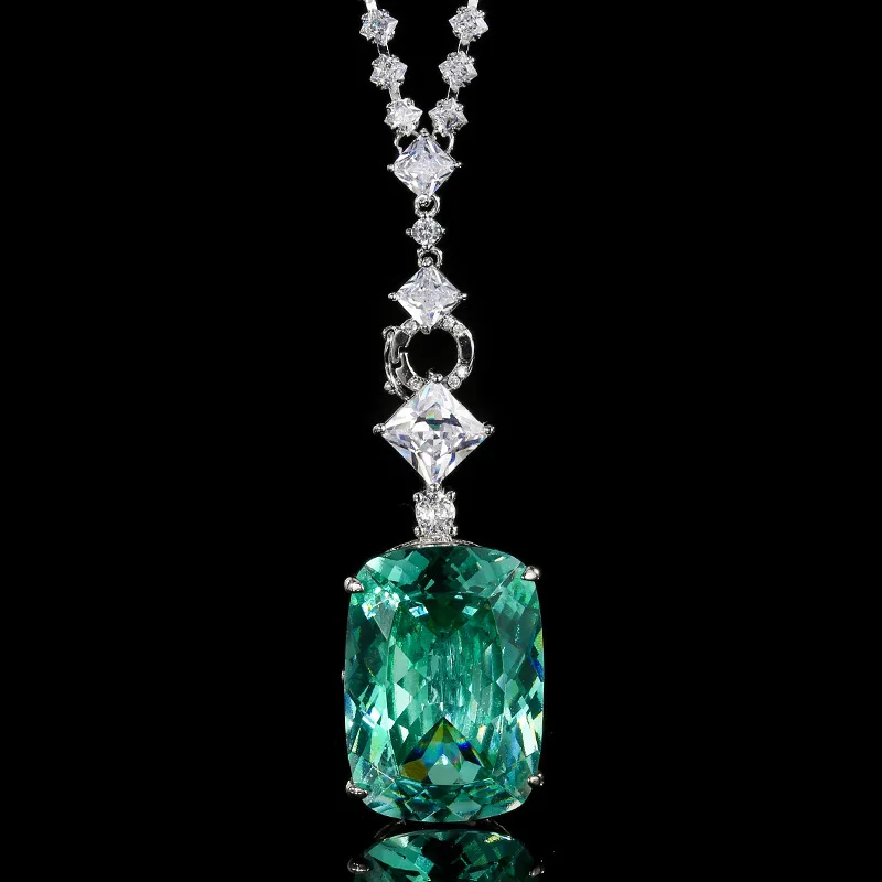 

Jewelry with copper base and gold plating, fashionable Para Green large square diamond luxury pendant necklace 20*28