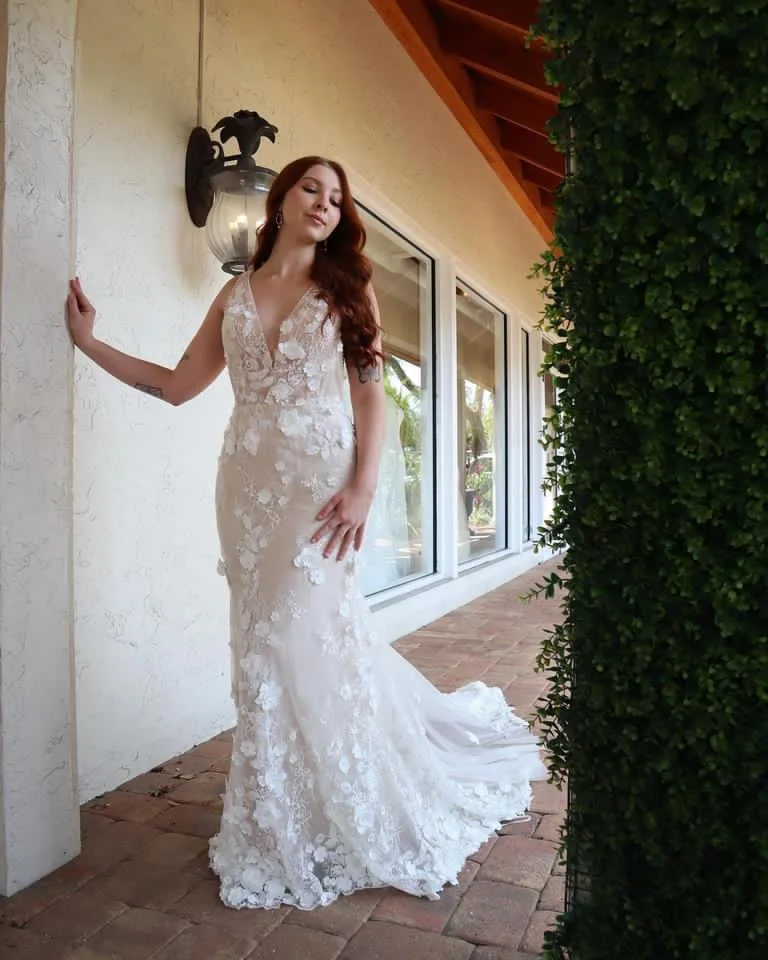 

2024 Ivory Lace V-neck Backless Vintage Mermaid Bridal Wedding Dreses Gowns Robe De Mariée ZJ048