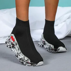 Unisex Slip-on Casual Shoes Women Sneakers Stretch Knitted Fabrics Socks Shoes Fashion Openwork Cushion Thick Sole Walking Shoes
