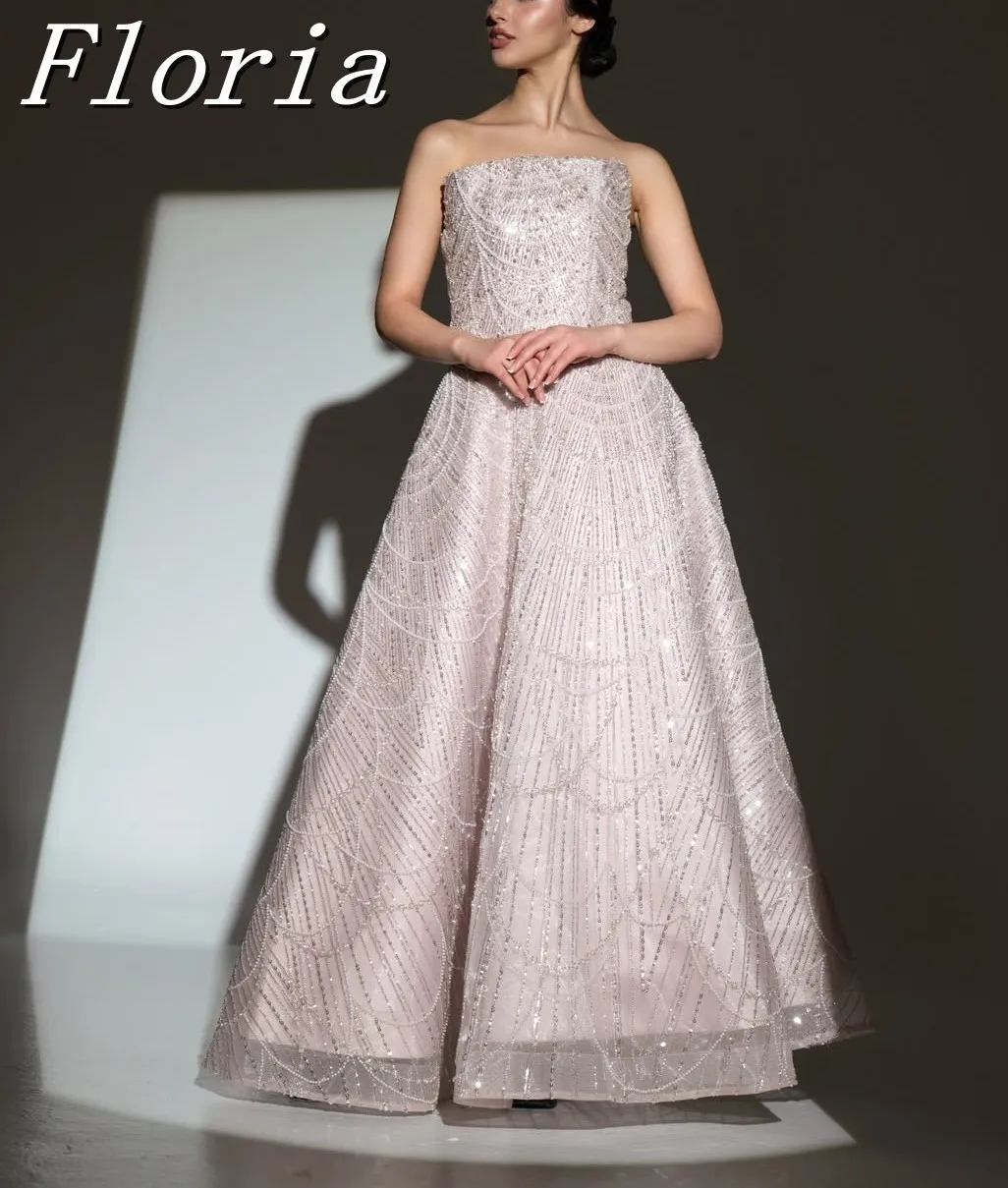 2025 สีชมพูไข่มุกพู่งานแต่งงานชุดเต็มประดับด้วยลูกปัดเจ้าหญิงพรหมชุดหรูหราที่กําหนดเองปิดไหล่ Haute ชุด