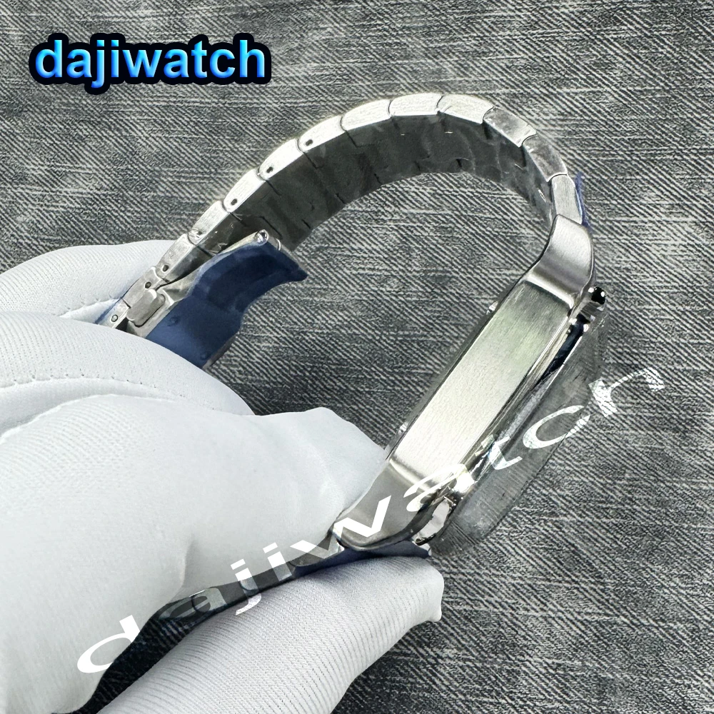 L'orologio con cassa quadrata da uomo personalizzato NH35 è adatto per orologi meccanici resistenti all'acqua con movimento automatico NH35