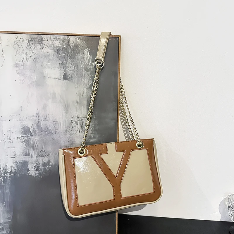 

Fashionable Letter Logo Shopper Bag for Trendy Women with Solid Color Casual Look and Large Capacity