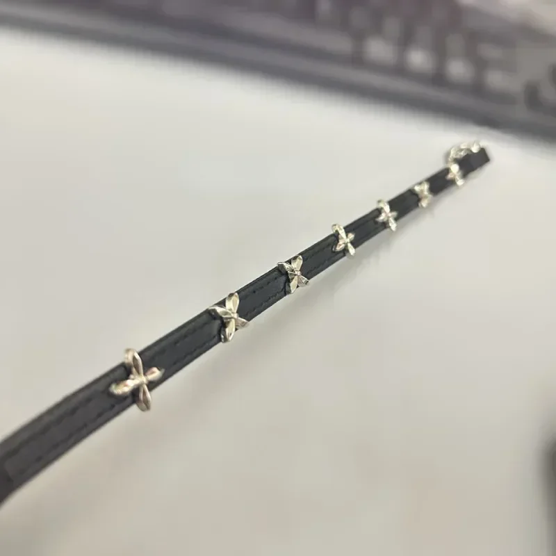 خمر الفاخرة الصليب قلادة للنساء موضة الشرير بولي Leather الجلود المختنق طوق سلسلة مجوهرات أشياء باردة زوجين اكسسوارات 2025