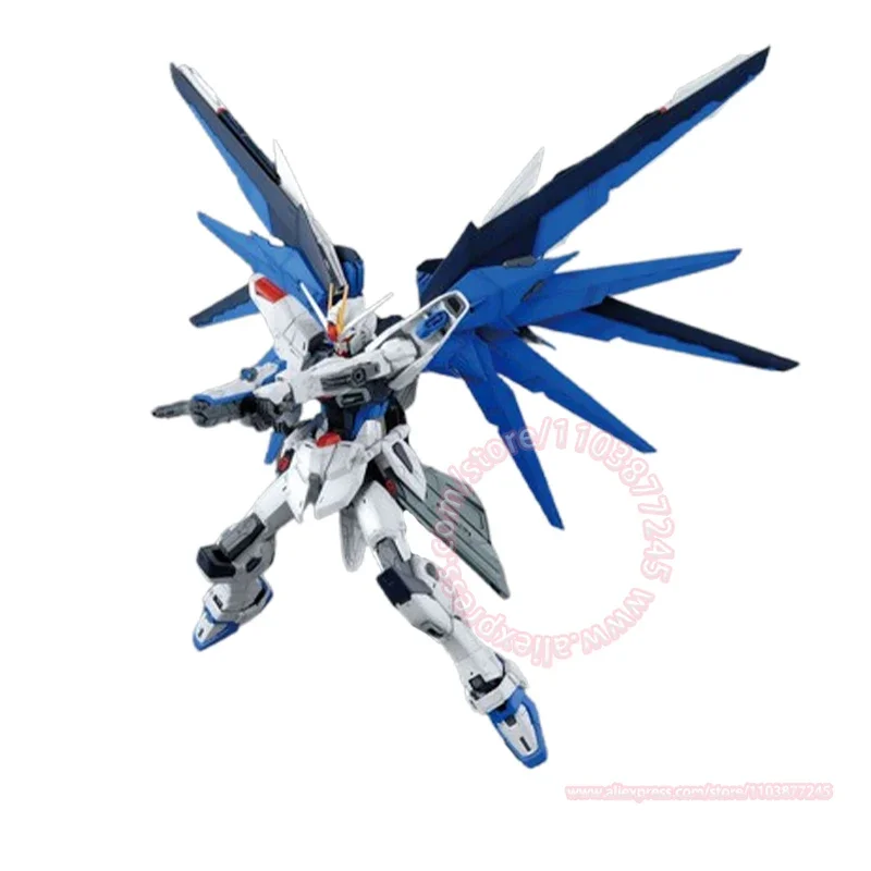 BANDAI MG 1/100 SED FREEDOM GUNDAM Ver. 2.0 Action Figures Giunti Ornamenti mobili Giocattoli periferici decorativi Regalo di compleanno