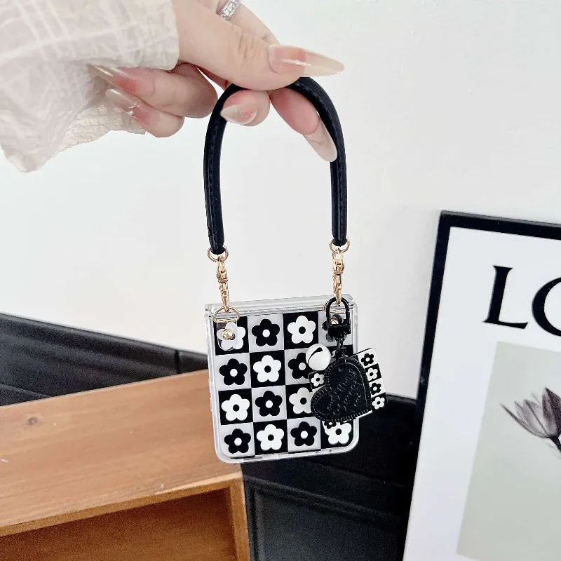 Черно-белый чехол для телефона с клетчатым цветком для Samsung Galaxy Z Flip 7, 6, 5, 4, 3, Flip7, защитный чехол с ремешком на запястье