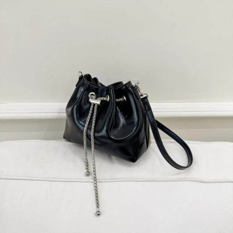 

Stylish Simple Casual Tote Bag High-End Vintage For Women Large Capacity Solid Color Fashionable