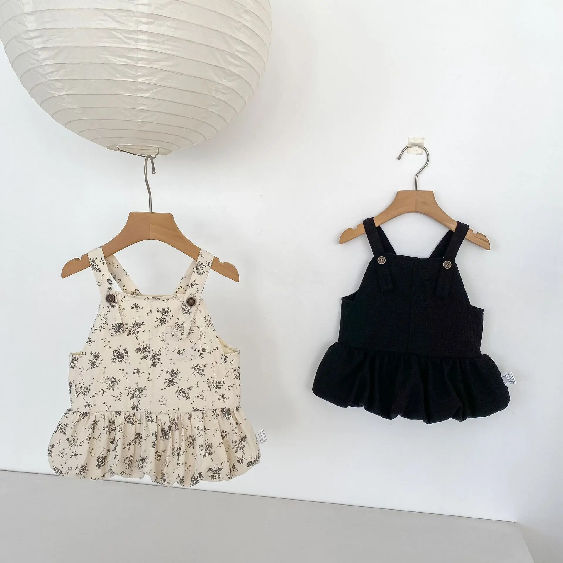 

Spring and Autumn New Childrens Korean Floral Strap Skirt Sweet Dress for Baby Girls Flower Bud Skirt