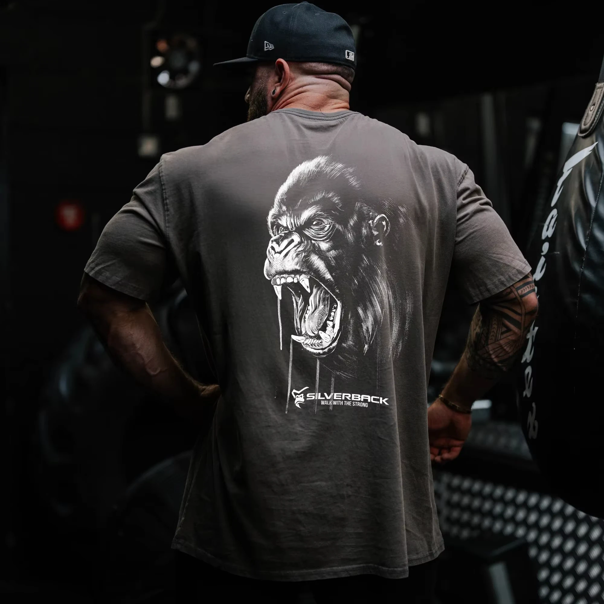 Men Back Print Roaring Gorilla Graphic T Shirt Cotton Gym Workout Tee Bodybuilding Powerlifting Weightlifting Streetwear Top