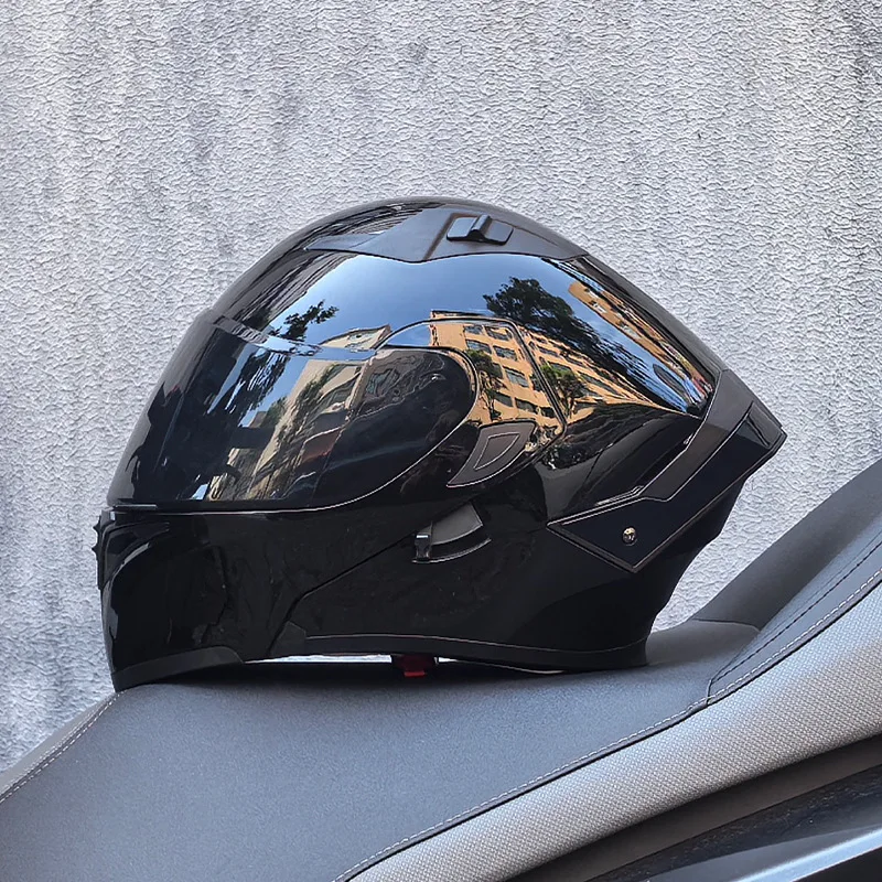 New DOT-certified motorcycle riding face mask suitable for all seasons. Motorcycle safety helmet for men and women.