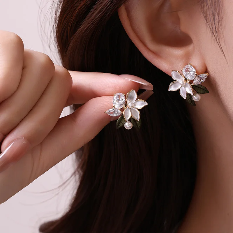 Серьги-гвоздики с жемчугом и маслом камелии во французском стиле Gardenia, милые, свежие и элегантные серьги