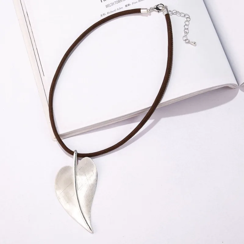 

Kaseakia Chunky Big Large Statement Heart Metal Alloy Pendant Choker Necklace for Women