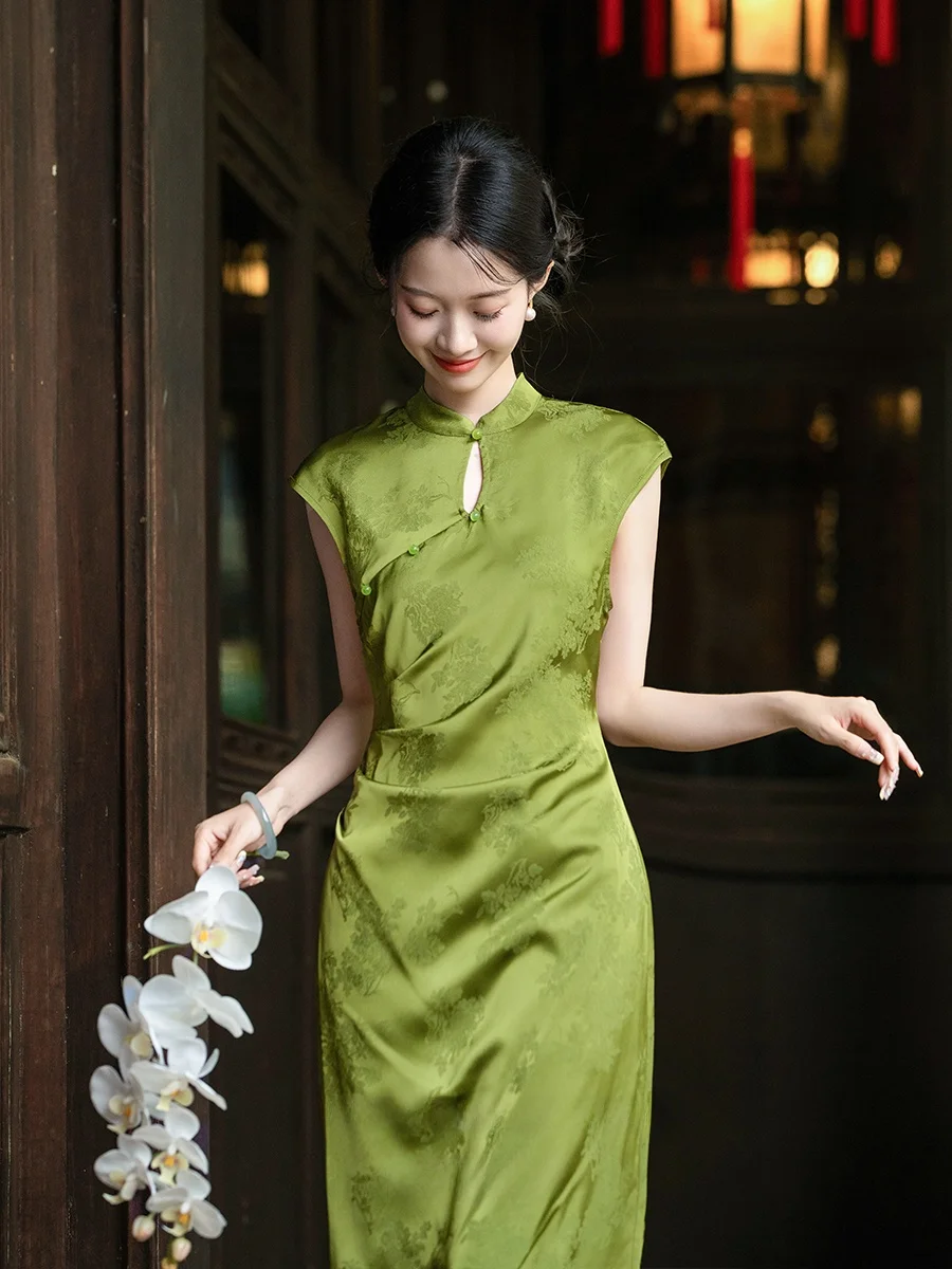 

Элегантное женское вечернее платье-ципао с цветочным узором в традиционном китайском стиле, приталенное, белое, для коррекции фигуры