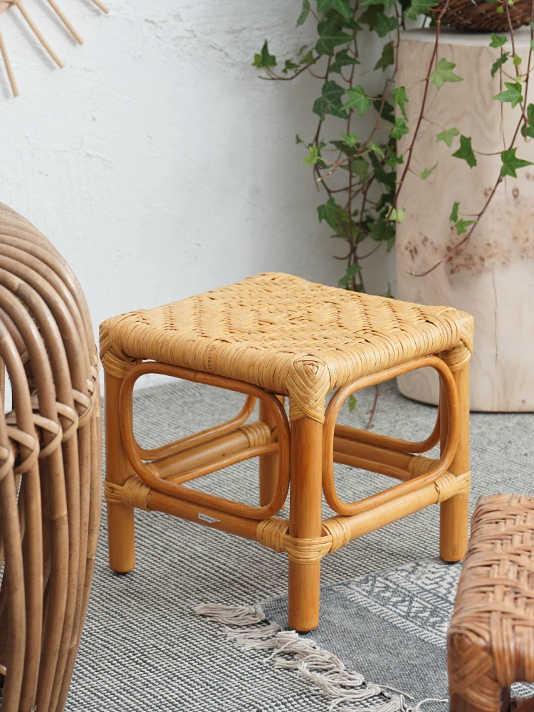 Tabouret bas en rotin tissé, petit banc nordique rétro, chaise d'enfant pour salon, tabouret de meubles en bois d'art pastChev