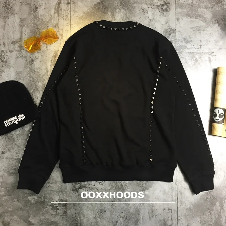 

Свитшот с принтом и круглым вырезом, с длинными рукавами, из тонкого хлопка, свободного кроя, с заклепками, в уличном стиле, для повседневной носки, в стиле неброской роскоши