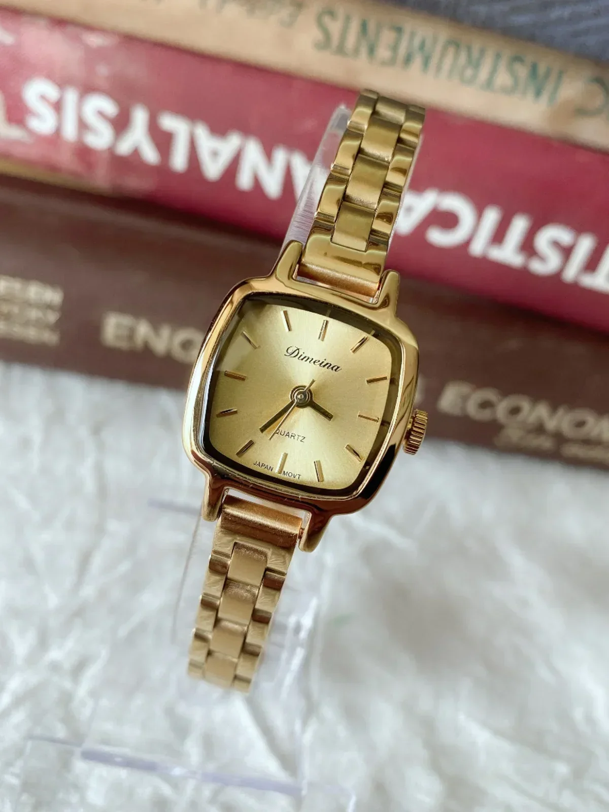 Retro light luxury literary and artistic style gold-plated square leather strap quartz women's waterproof small gold watch