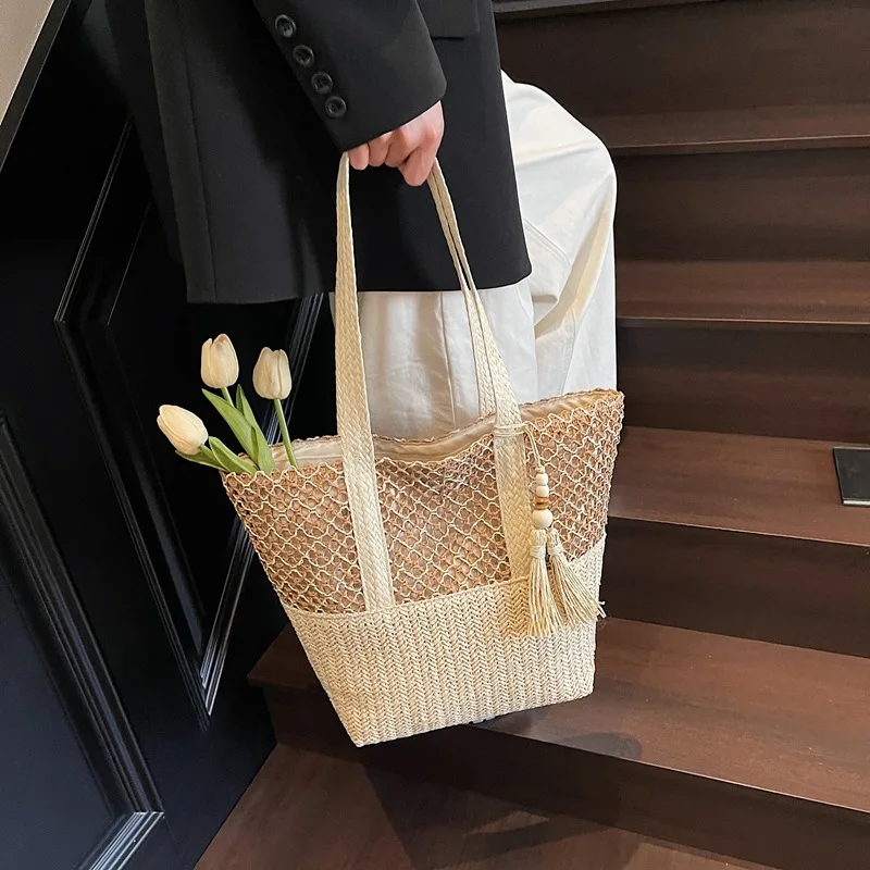

2025 New Holiday Style Striped Straw Bag Fashionable Tote Bag Island Diary Casual Large Capacity Beach Bag Women