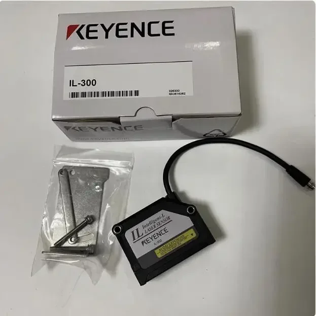 KEYENCE  CMOS Multi-Function Analog Laser Sensor  IL-300   Sensor heads     New original