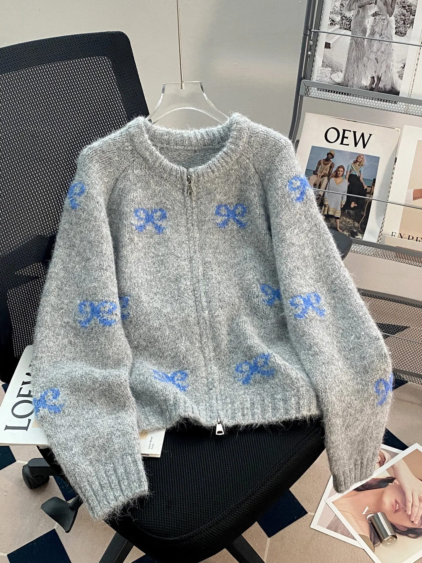 

Butterfly knot jacquard sweater jacket for women's autumn and winter 2025 new loose and lazy knitted top zipper cardigan