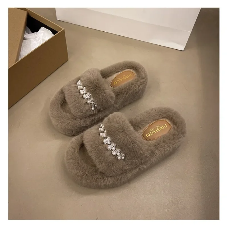 Neue Winter-Hausschuhe für Damen mit offenem Zehenbereich, kurzem Plüsch, modischer Strass- und Perlenverzierung, rutschfest, mit klobiger Plateausohle und flauschigem Innenfutter – Detail 6