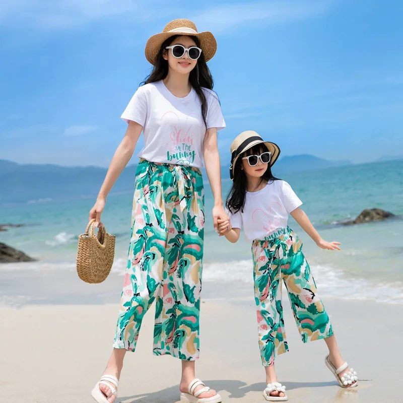 Summer Beach Family Matching Outfits Mother Daughter Father Son Casual Cotton T-shirt +Shorts Family Look Couple Clothes Seaside