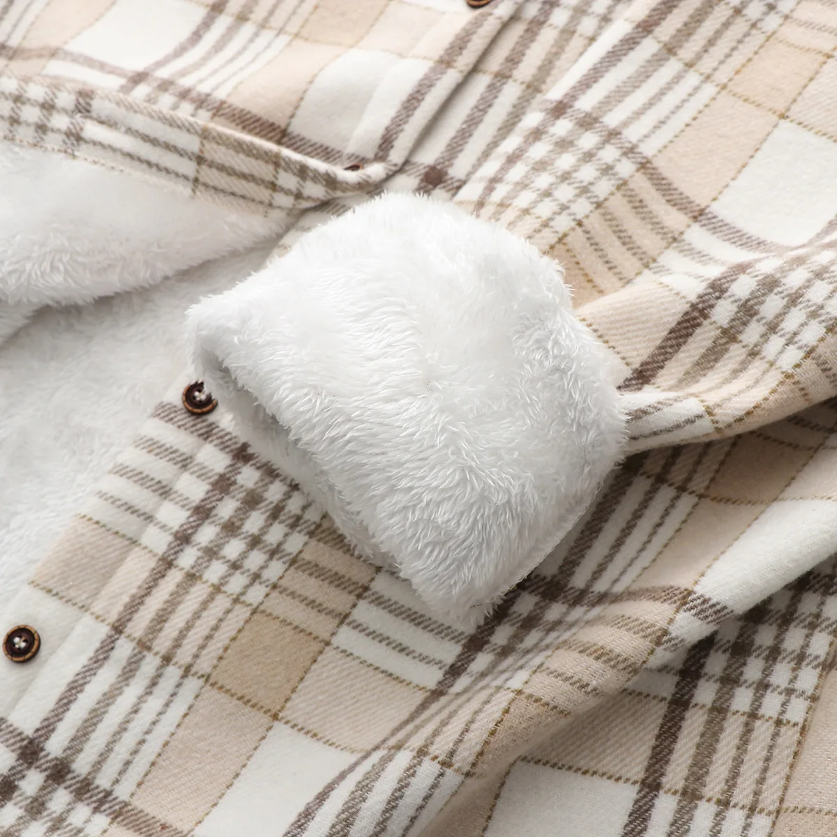 قميص منقوش سميك جديد للنساء في شتاء 2025 مع معطف صوفي دافئ فضفاض على الطراز الكوري بتصميم كلاسيكي كسول