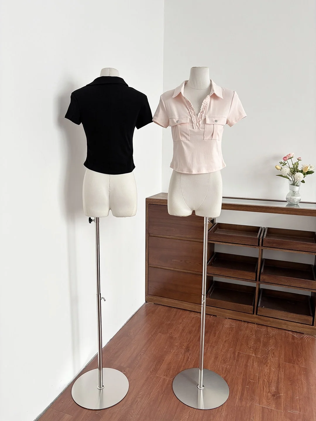 

Slim Fit Short Sleeve T-Shirt Women's Commuter Style Korean Fashion Summer 2026 Pocket Detail Casual Versatile Short Length