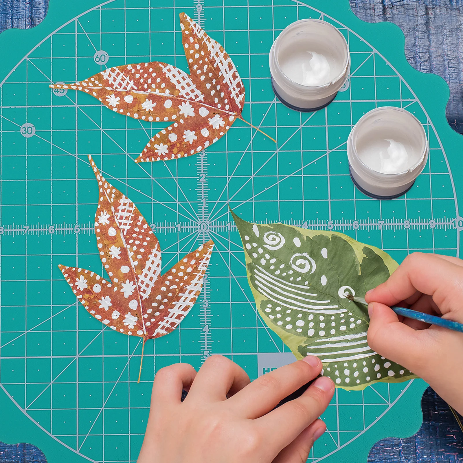 

1pc Rotary Cutting Mat 12 Inch Self-Healing Smooth Rotating Fabric Pad For Craft Sewing Projects Round Turntable Mat Table