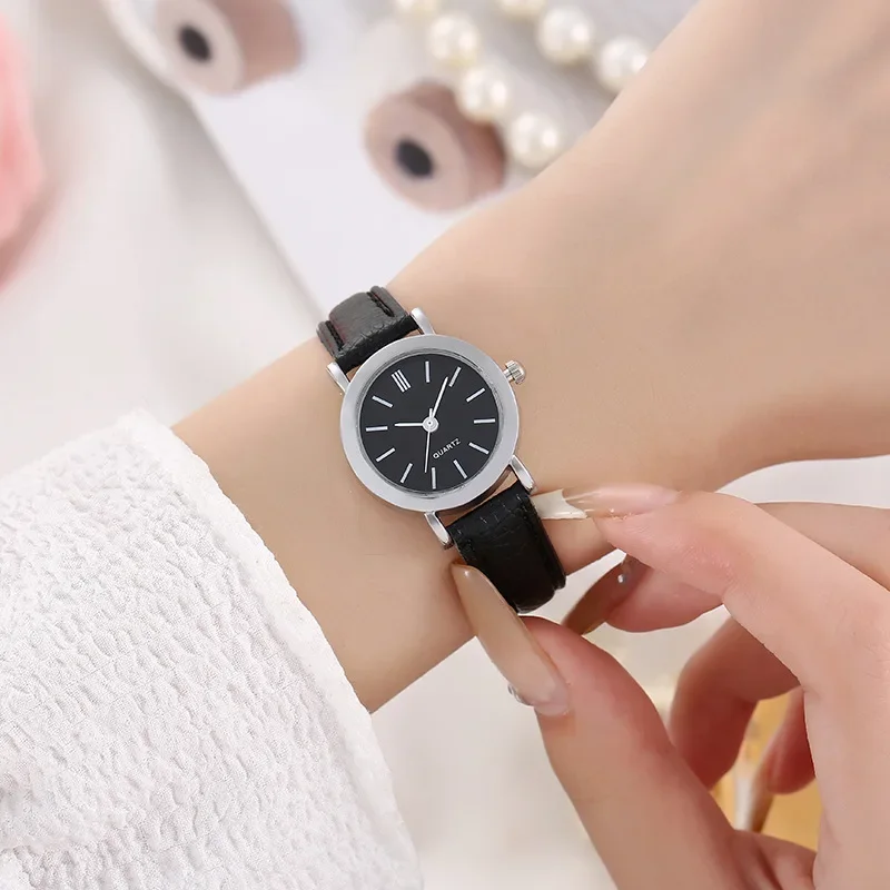 2024 New Women\'s Watch Student Simple Leisure Retro Quartz Watch Belt Watch Wholesale