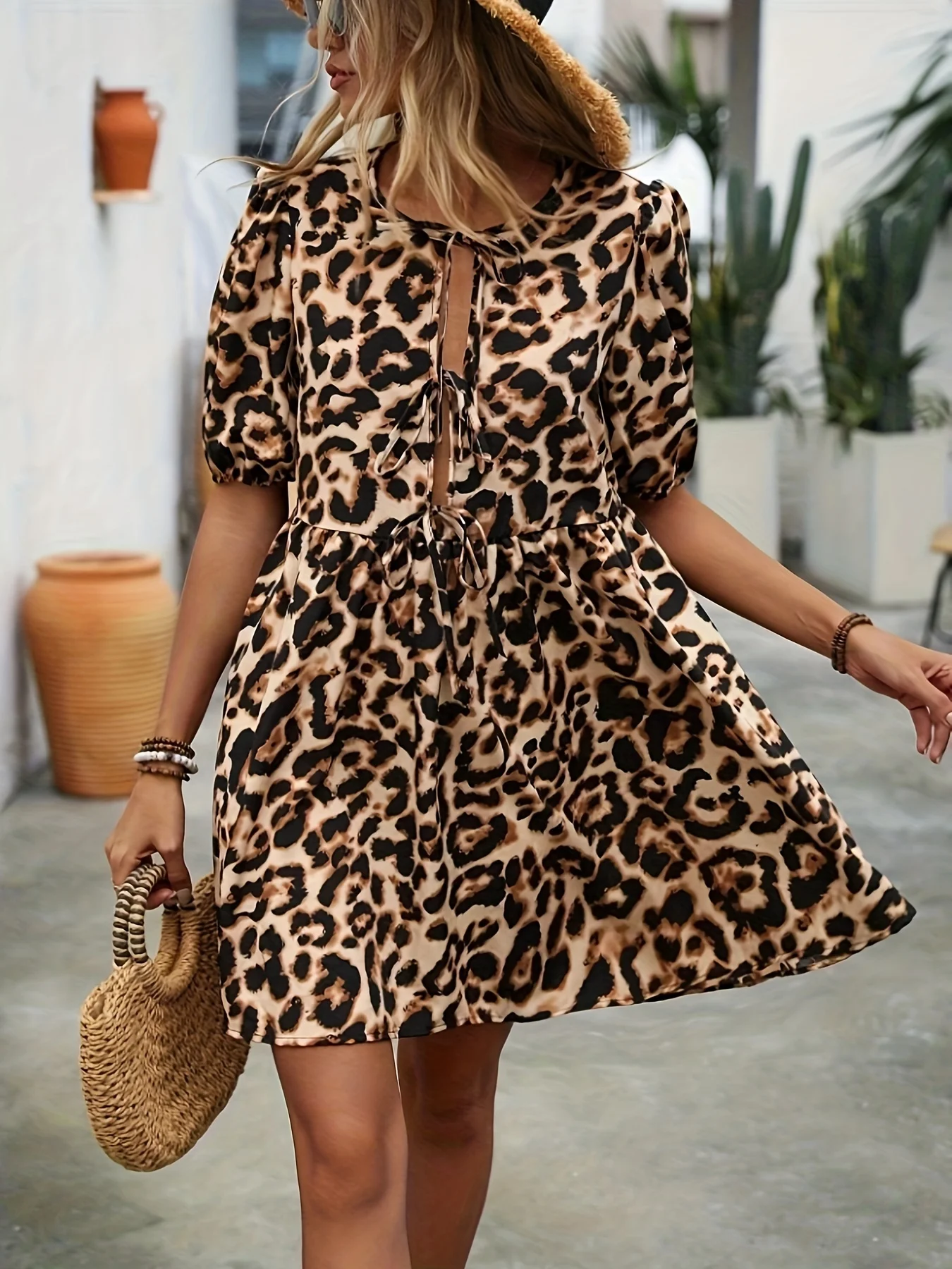

Elegant and fashionable lace up bow leopard print short sleeved dress