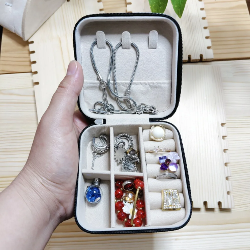 صندوق مجوهرات مطرز رائع على الطراز الصيني حقيبة للتخزين منظم تخزين الحلي صندوق تغليف الهدايا المحمول للمجوهرات