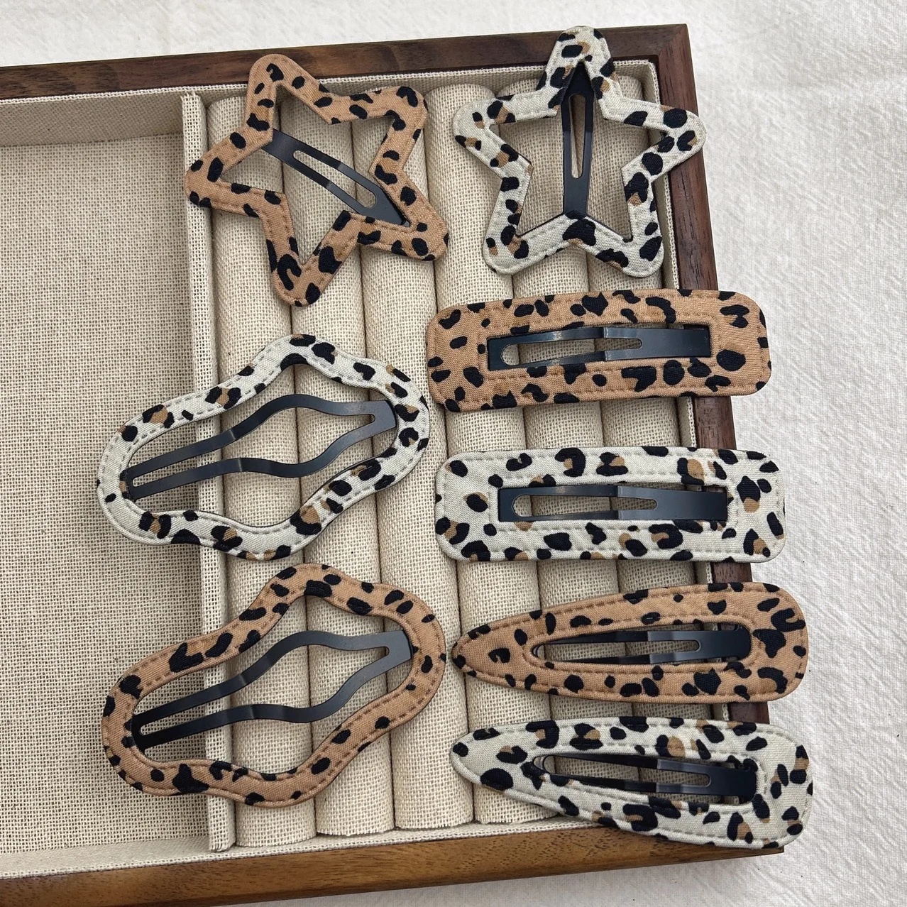 

4pc Fashion European and American Leopard BB Hair Side Clips for Girls Women Ladies Star Hairpin Hair Accessories