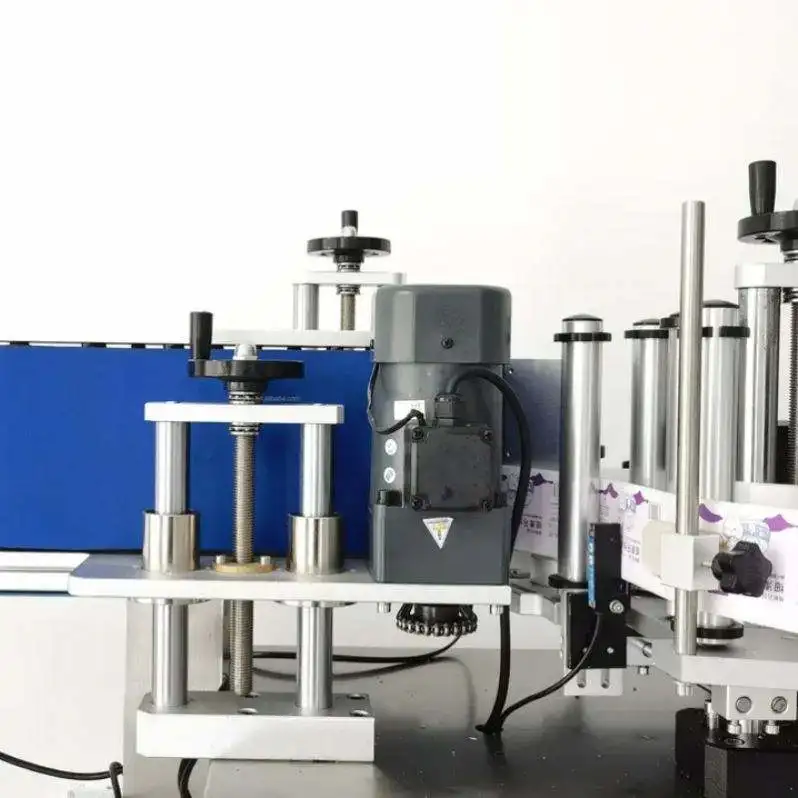 Automatic Self Adhesive Desktop Round Bottle Labeling Machine with Conveyor Belt for Plastic Bottle Labeling