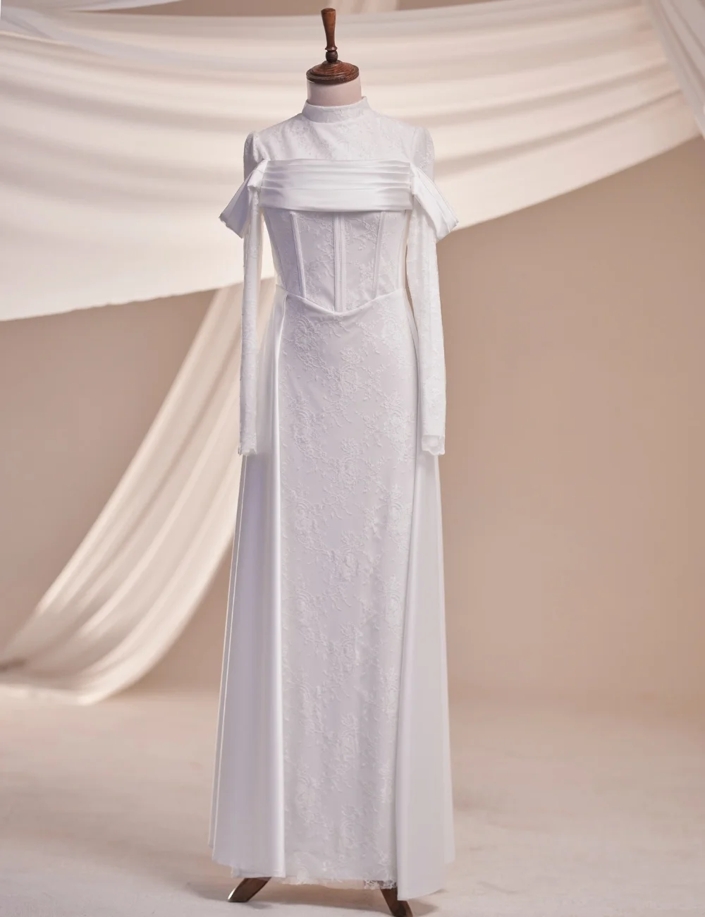 

Customized White Fashion Exquisite Pleat Draped Lace A-line High Collar Long Dresses Evening Dresses Sizes Available for Woman
