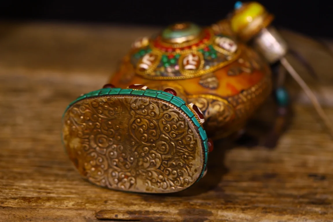 Old Beeswax Tibetan silver Mosaic Gem gZi Beads Turquoise Beast Texture Snuff Bottle  Amulet Town house Exorcism