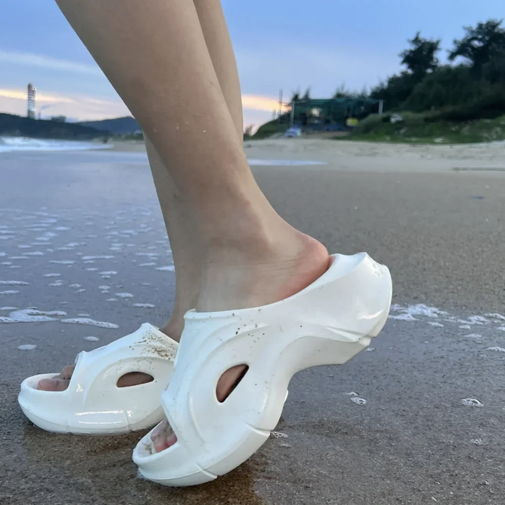 كعب سميك الانزلاق على النعال الصلبة مثير جولة تو الوافدين الجدد أزياء المرأة الصيف عارضة الأحذية