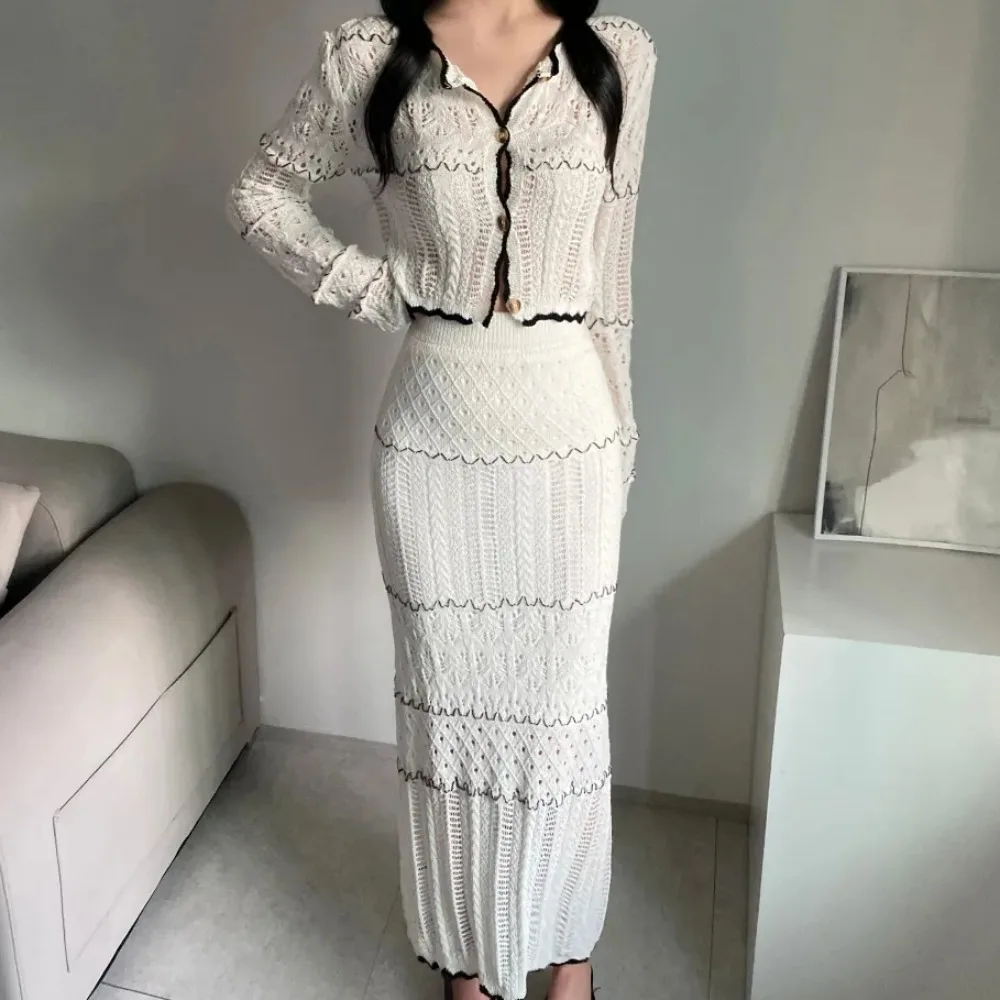 

Весенне-летние элегантные вязаные полые комплекты из двух предметов для женщин, новинка 2025, корейский модный кардиган с длинными рукавами и юбка с высокой талией, костюм