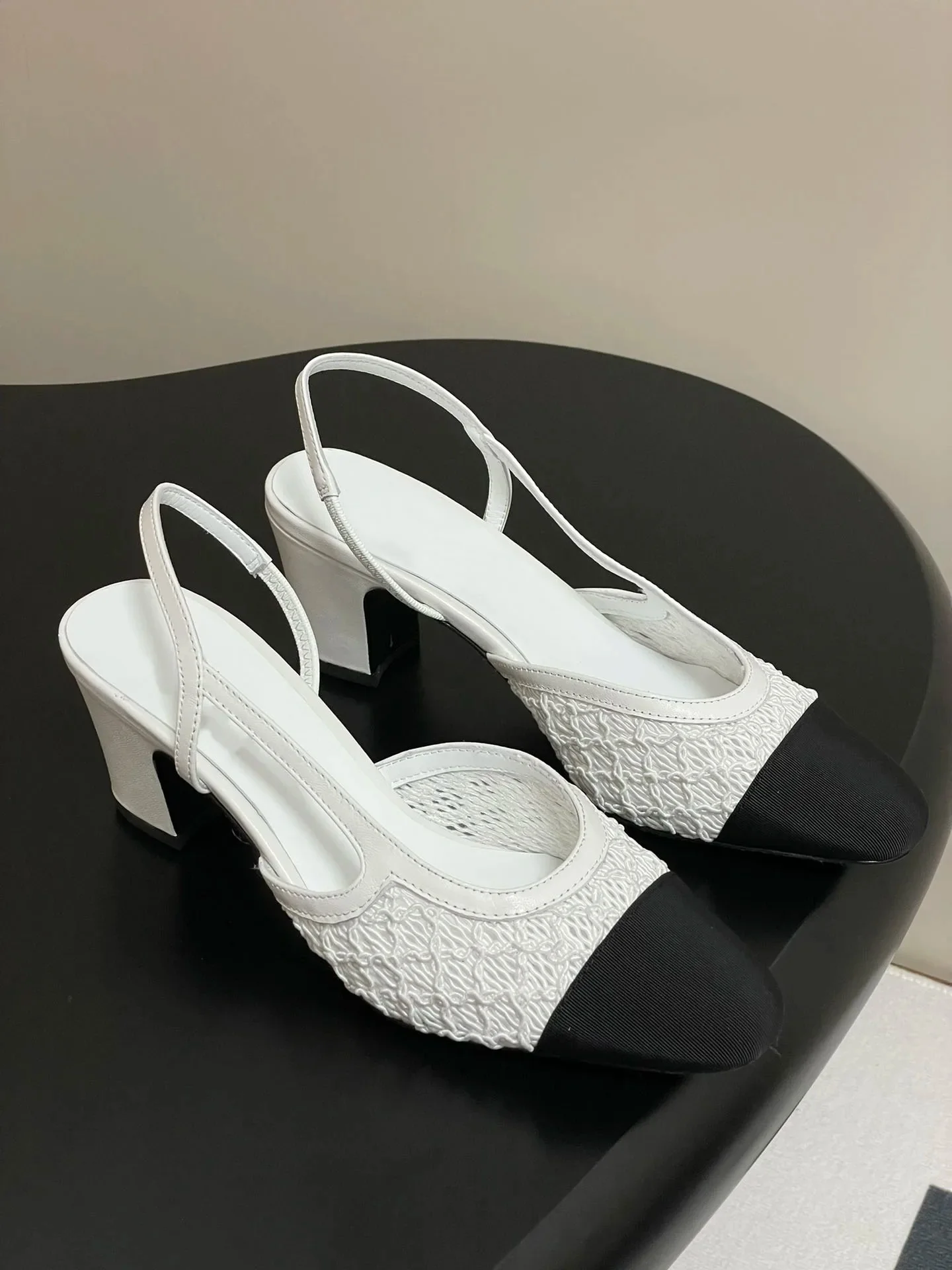 Sepatu Wanita Slingback Jaring Berenda