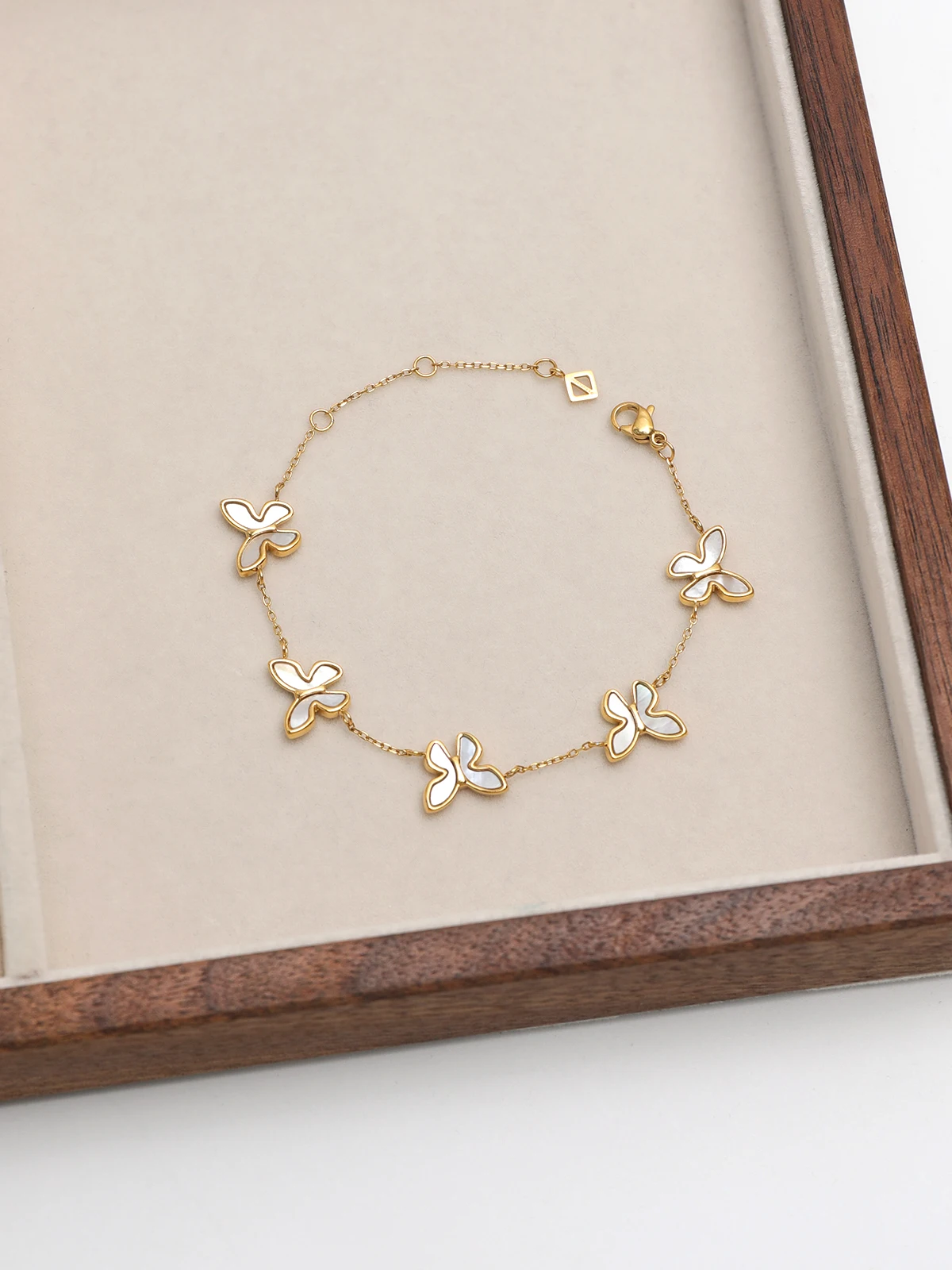 18K Gold Plated Mother of Pearl Butterfly Charm Bracelet for Women Adjustable Dainty Chain Jewelry