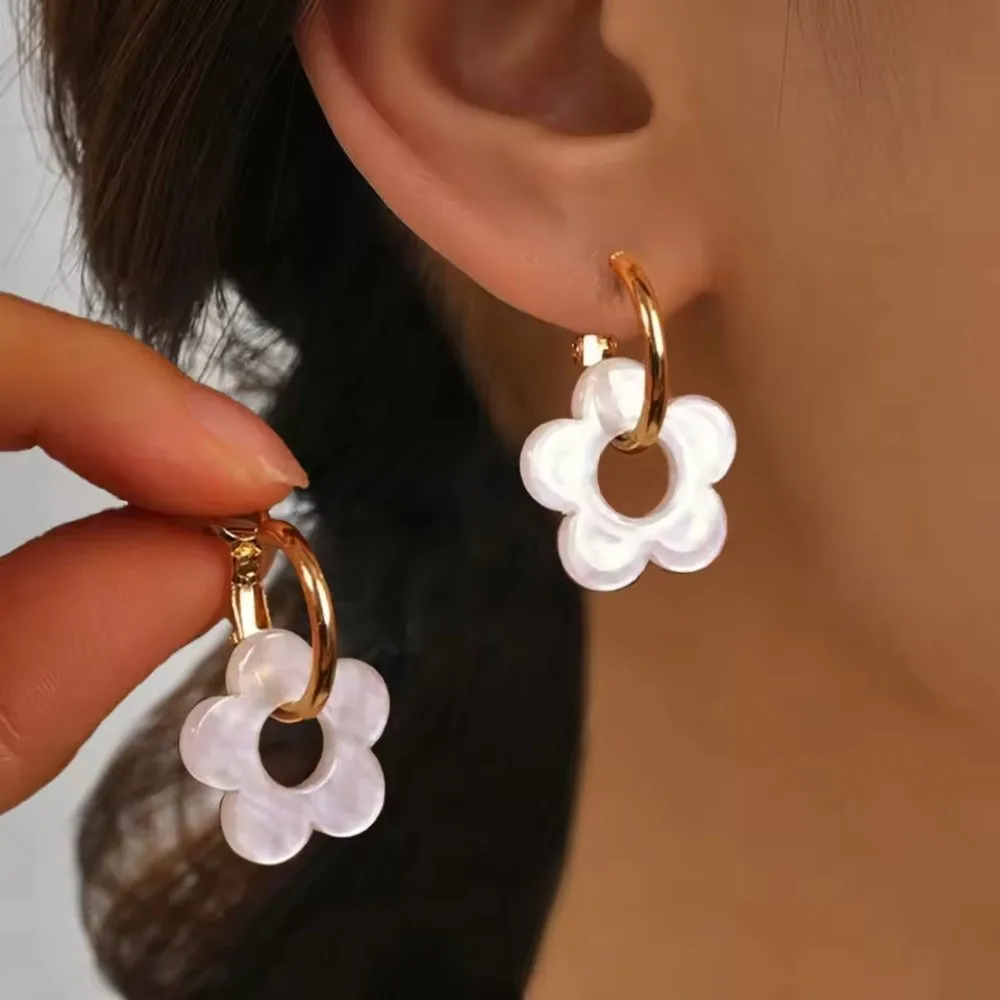 Modische Acryl-Ohrringe Set Blumen-Anhänger Vielseitige Ohrringe Geschenk Farbenfrohe Elegante Tropfen-Ohrringe Schmuck-Geschenk