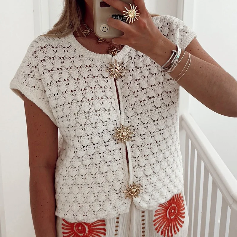 

Simple Solid Color Women's O-neck Short Sleeved T-shirt Metal Single Breasted Slim Knit Top Summer Office Casual Hollow Blouses