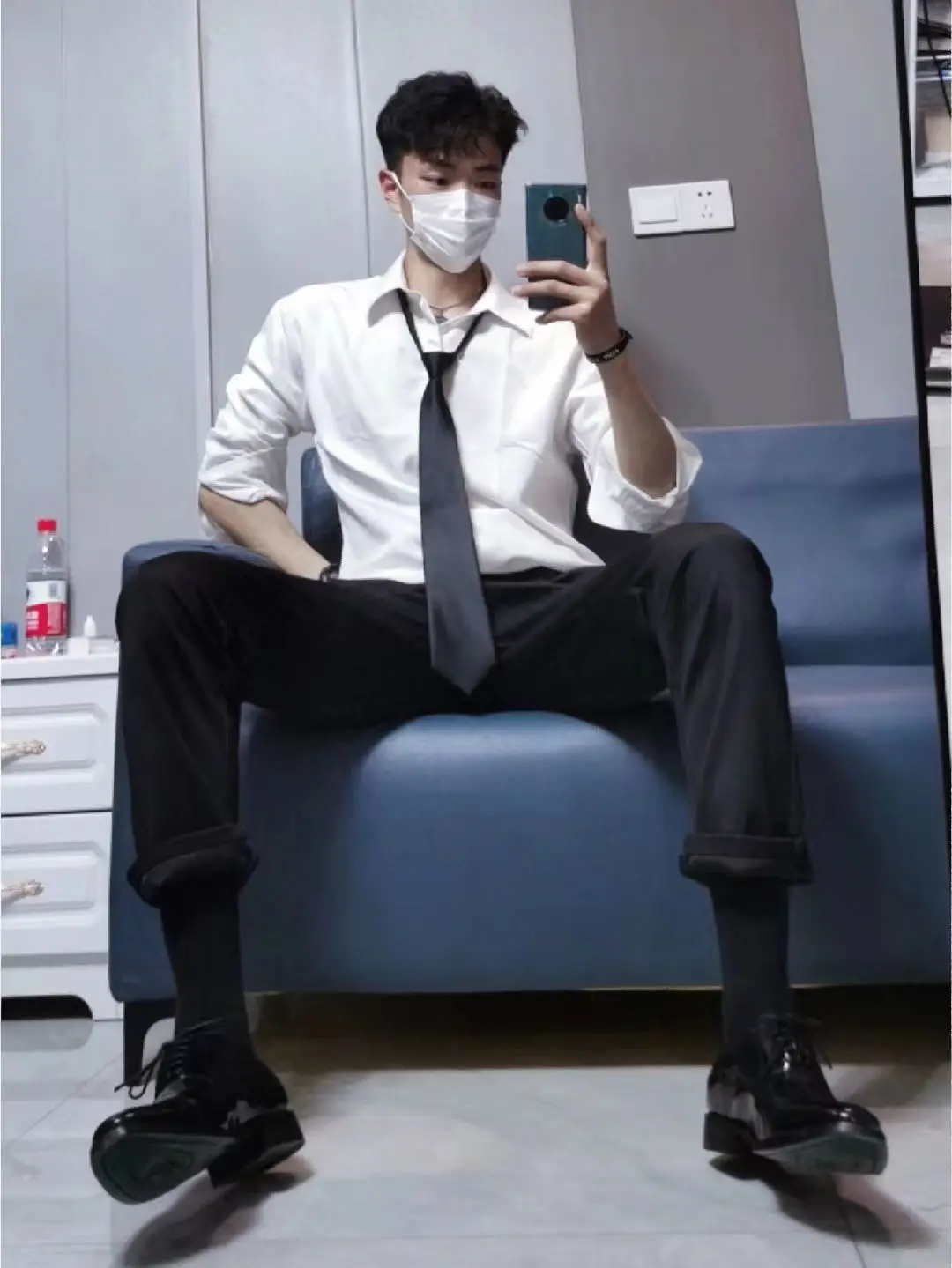 

Белая повседневная мужская рубашка с длинным рукавом, модная модель осени 2023, новая коллекция, рабочая одежда, приталенный крой, с пуговицами, не требует глажки