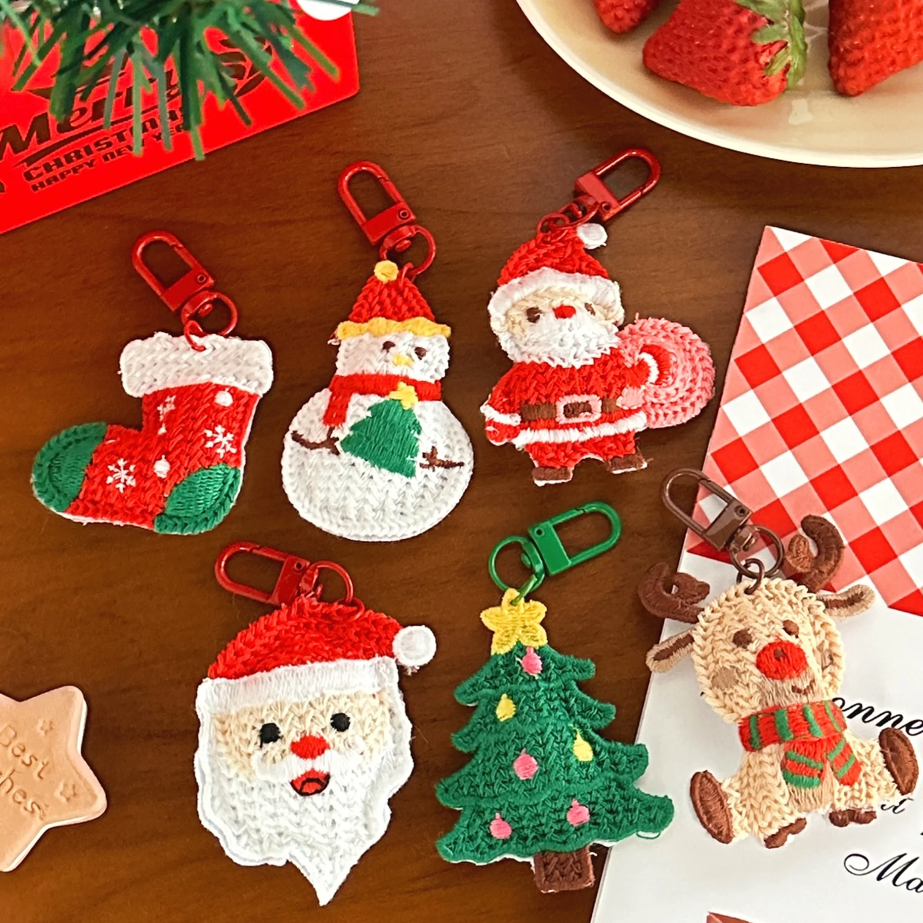 2Pcs Christmas Decoration Weaving Pendant Girl Keychain Versatile Pendant Cute Santa Claus Pendant