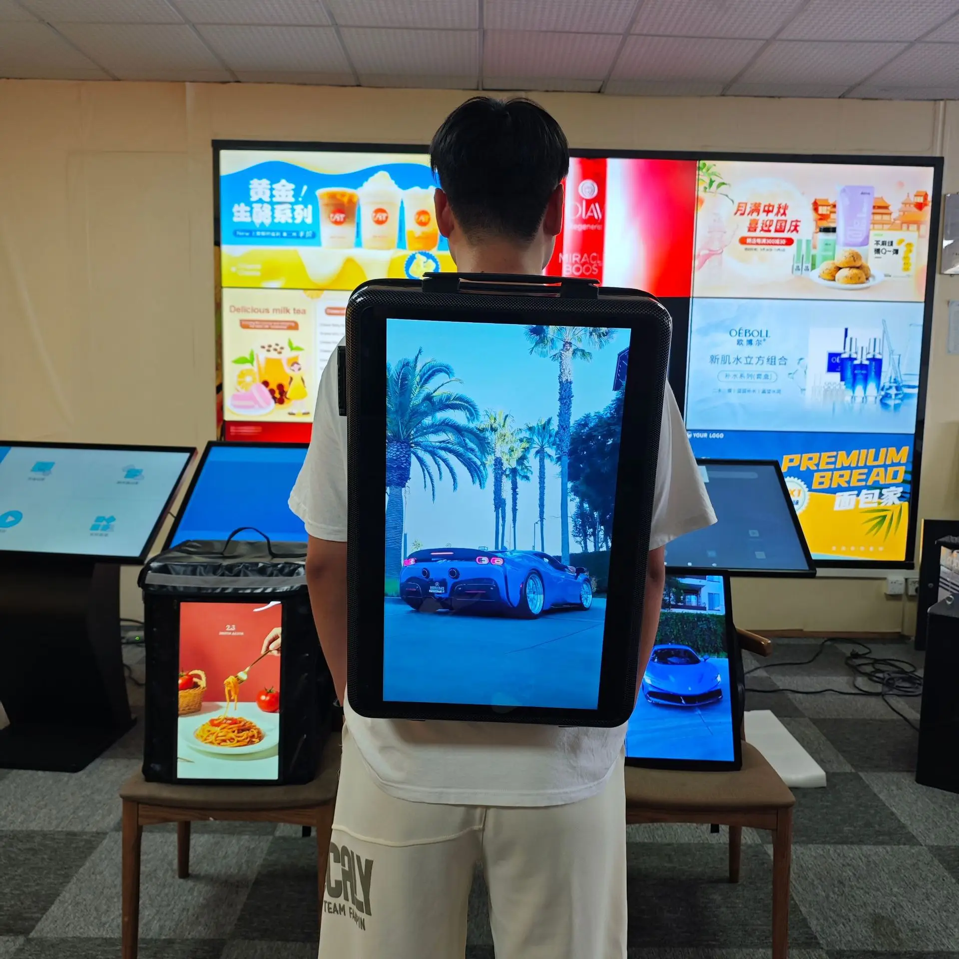 Backpack advertising machine bright waterproof intelligent digital signage display