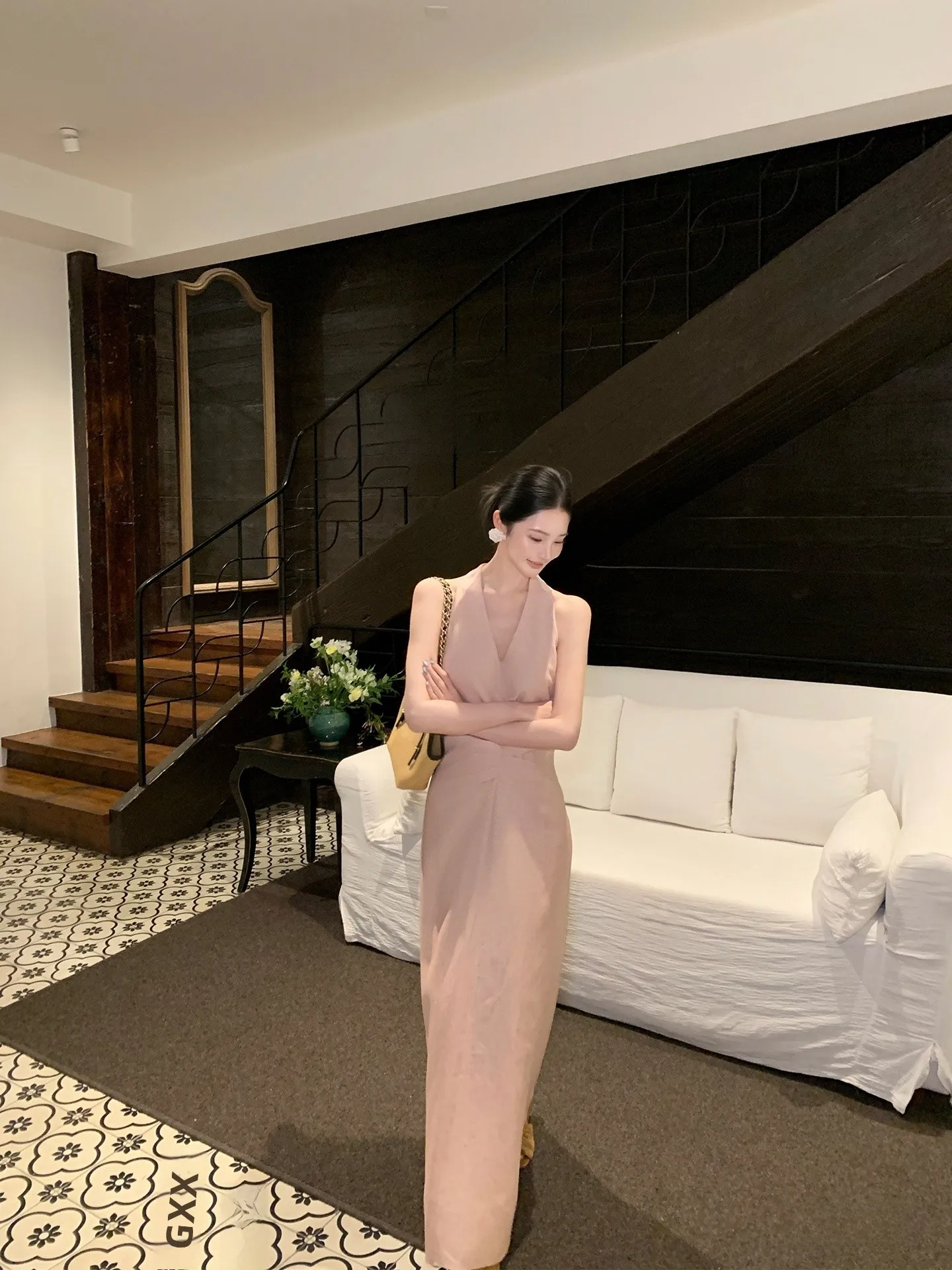 

Элегантное минималистичное льняное платье ALIN с завязками на талии, длинная юбка цвета облачной дымки, женское летнее платье без рукавов с V-образным вырезом