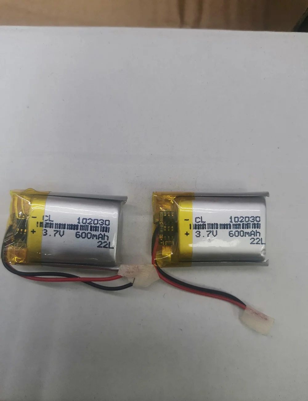 3.7V 2 wires 102030 600mah lithium battery with protection board , used for bluetooth MP4 1pcs/lot