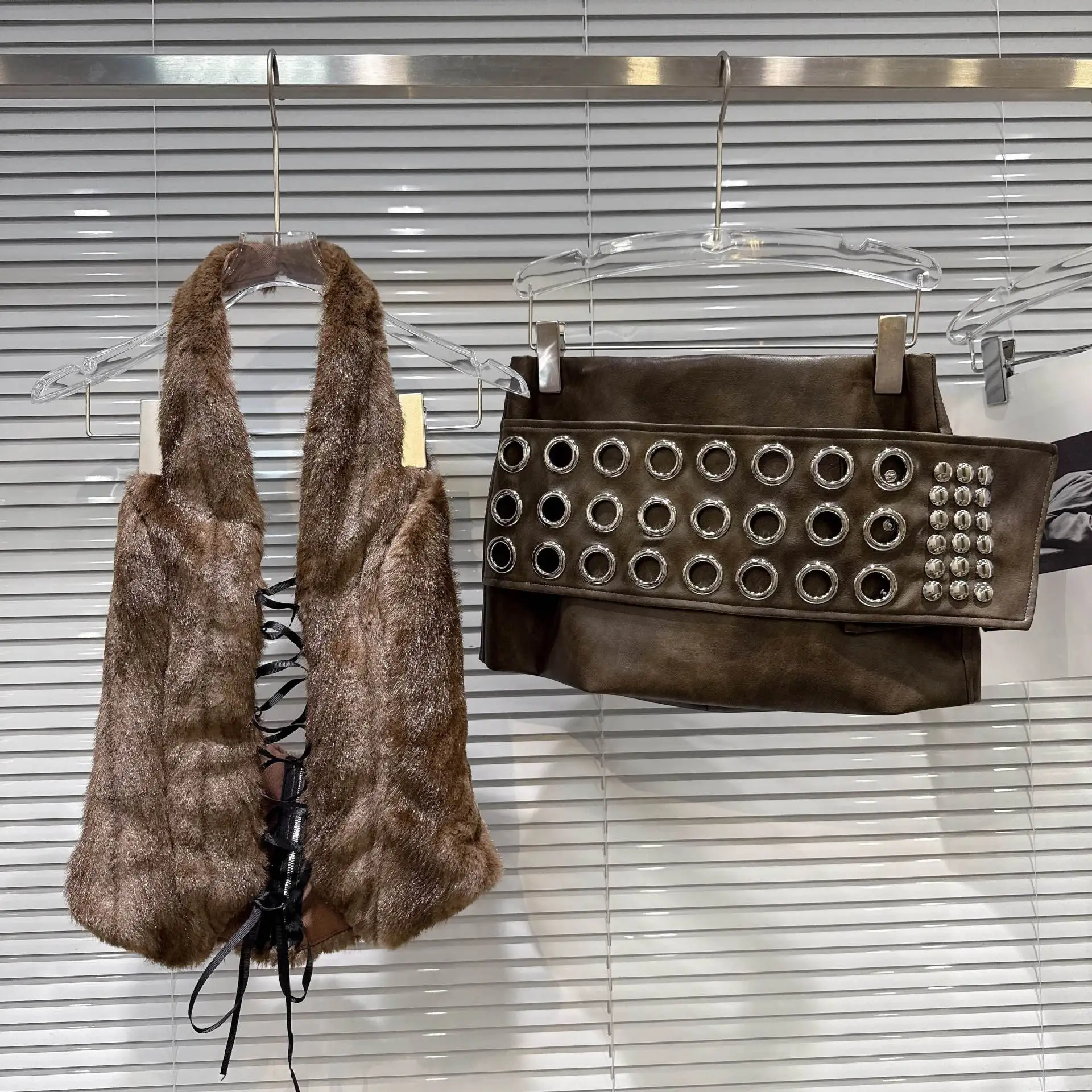 

2025 Winter New Fashion Style Back Bandage Design Furry Halter Neck Strap For Women Ring PU Leather Short Skirt