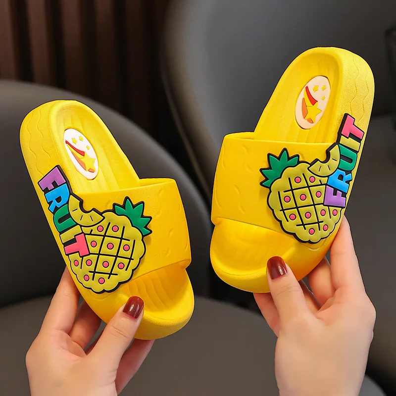 Pantofole per ragazze estate Cartoon Fruit scarpe per bambini scivoli con plateau antiscivolo infradito da bagno per neonati comode pantofole da casa