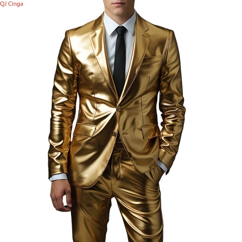 

Новый осенне-золотой мужской костюм-двойка, серебряная куртка для выступлений на вечеринку/сцене/ночном клубе с блестящими крутыми брюками.