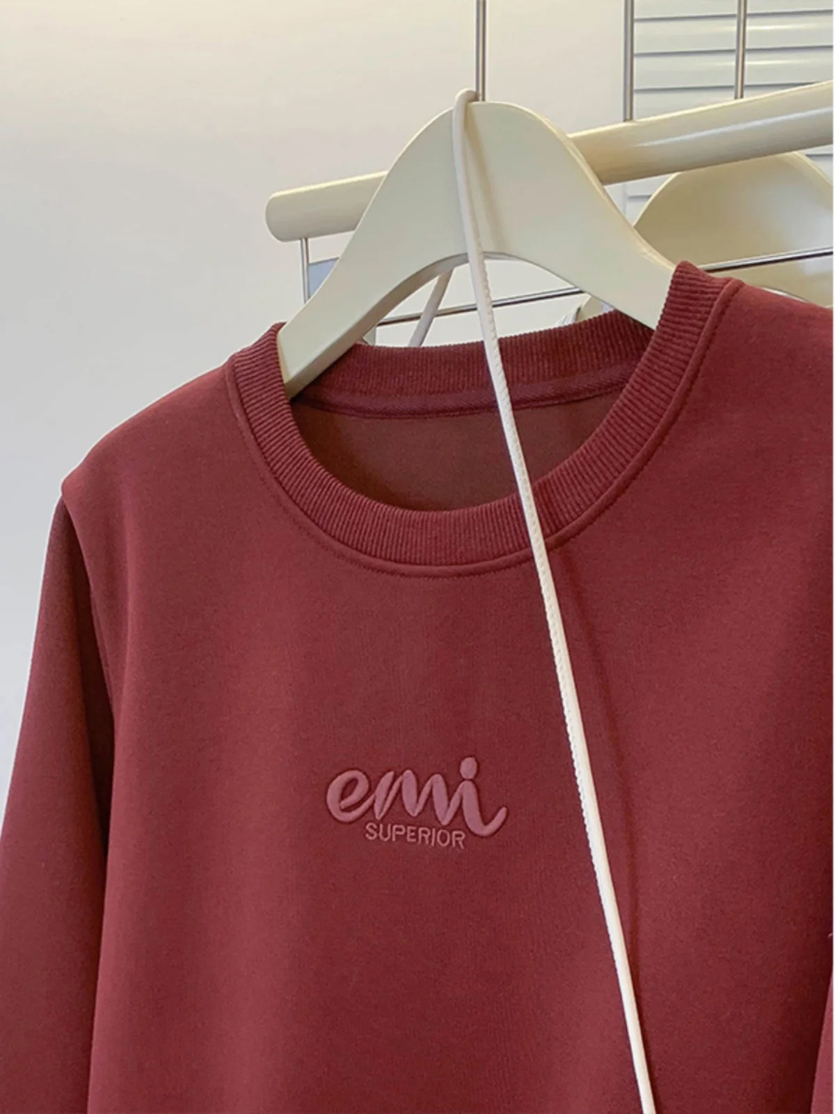 Felpa Rossa Rotonda con Cappuccio da Donna, Top Alla Moda con Zip Snellente, Novità Autunno Inverno, Comoda in Poliestere a Maniche Lunghe...